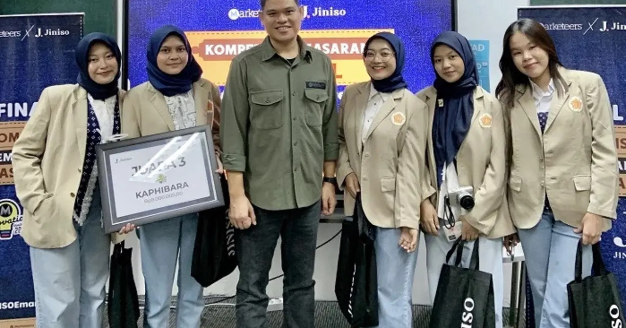 Kaphibara-e1736998842458-ezgif.com-resize Tim Kaphibara FEB UGM Berprestasi di MIC 2024