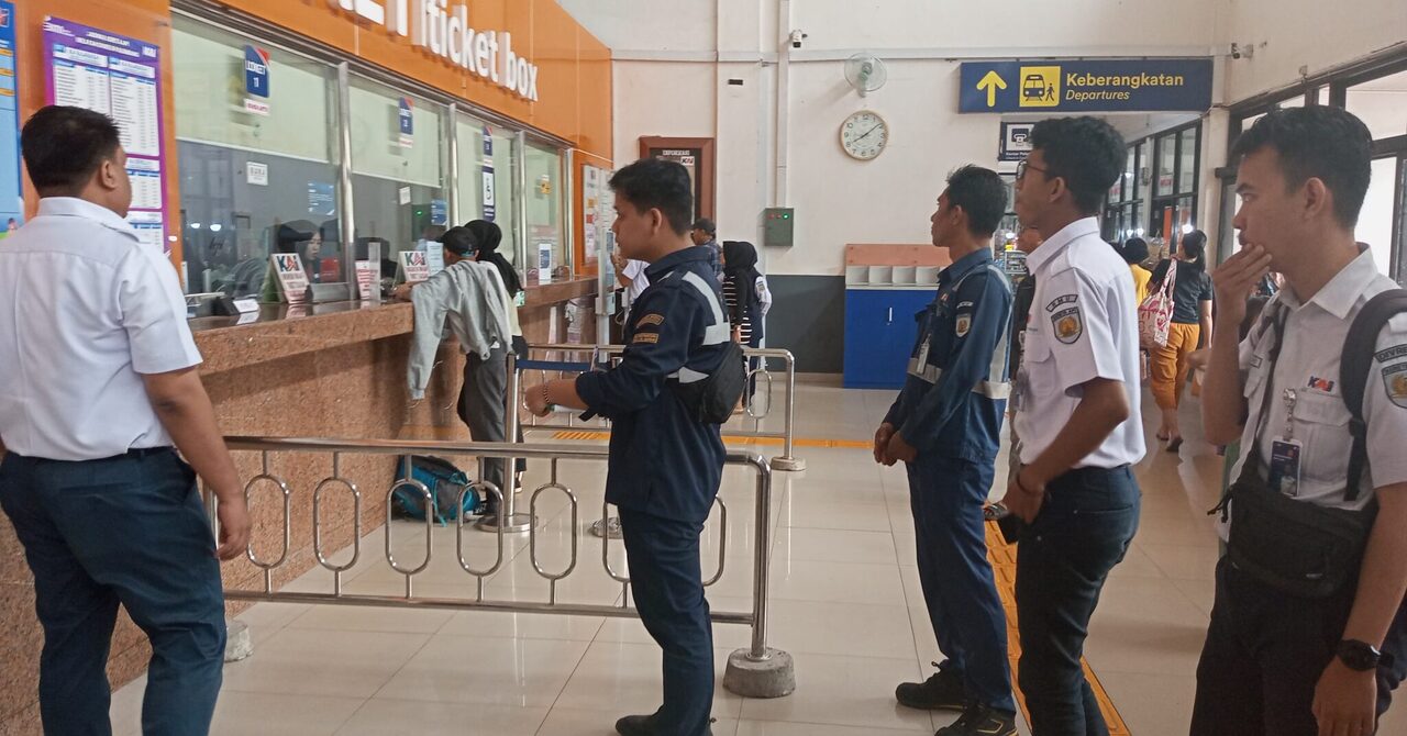 IMG-20250225-WA0099-2048x1536-ezgif.com-resize