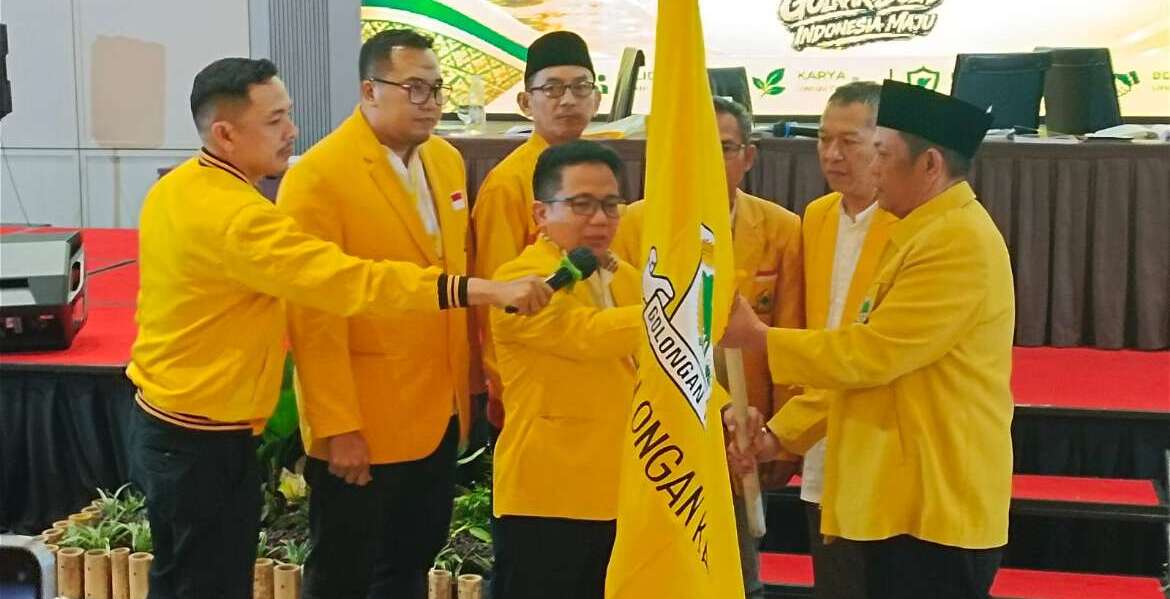 dpd-partai-golkar-muara-enim-ezgif.com-crop