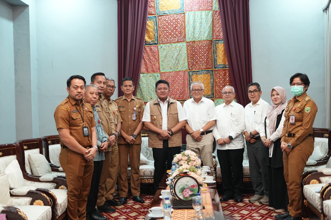 1792494414_6ad74b4ed6480_herman-deru-minta-seminar-mitigasi-banjir-hasilkan-solusi-aplikatif-dan-efisien